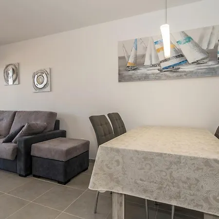 Primavera Apartment *